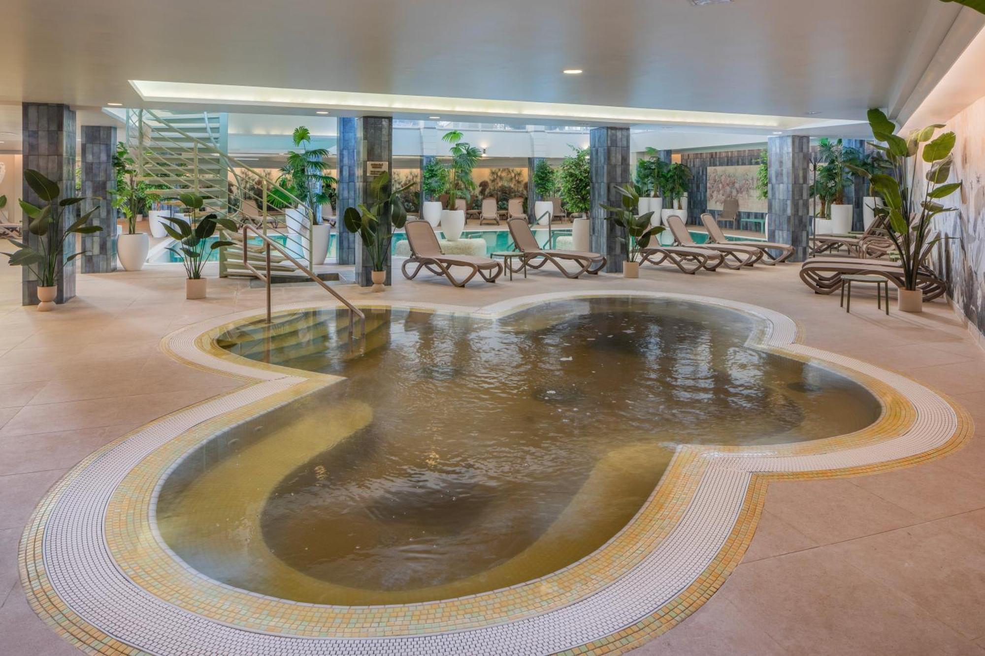 Hotel Atlantis Wellness & Conference Hajdúszoboszló Eksteriør bilde